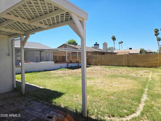Building Photo - 5132 W Las Palmaritas Dr