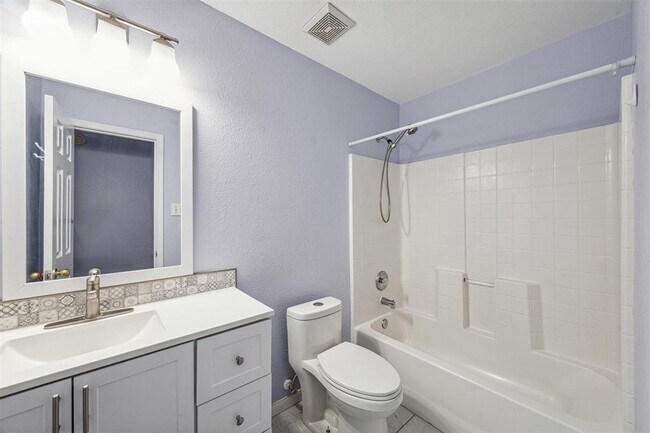 Building Photo - 3402 Fox Ct