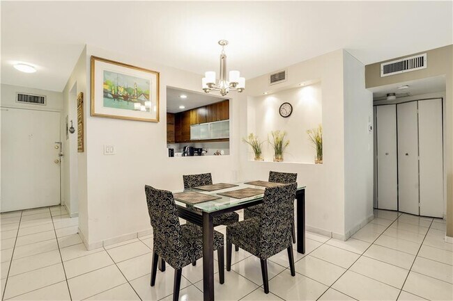 Building Photo - 3140 S Ocean Dr