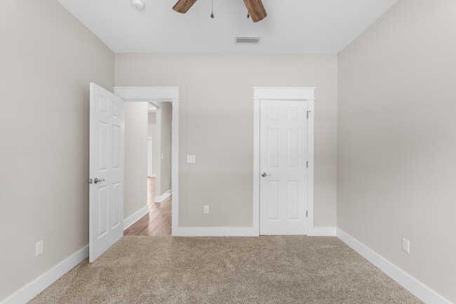 Building Photo - 5 Romana Ln