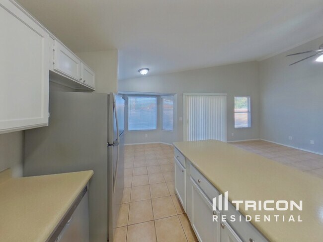 Building Photo - 12209 W Edgemont Ave