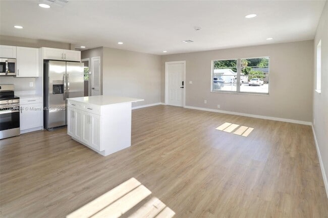 Building Photo - 5654 Papaya Rd