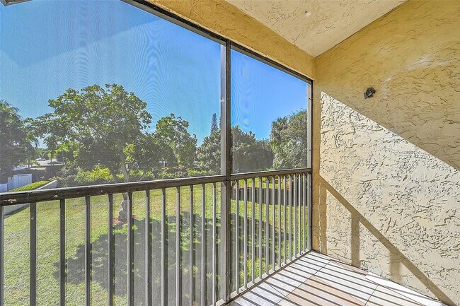 Building Photo - 719 Gardens Dr