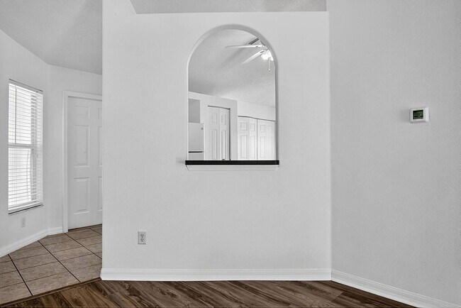 Building Photo - 15 Renmont Ct