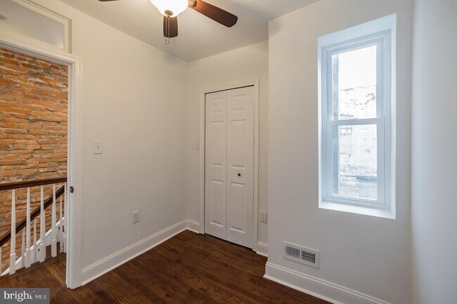Building Photo - 1845 S Sartain St