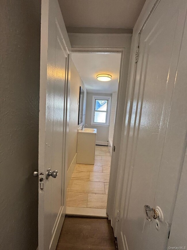 Building Photo - 127 E Chester St