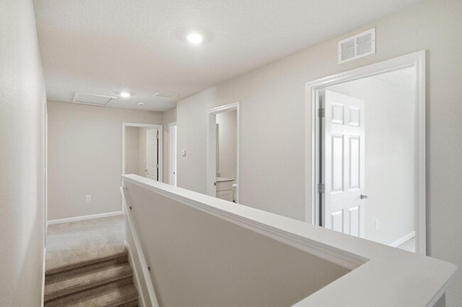 Building Photo - CENTRALLY LOCATED