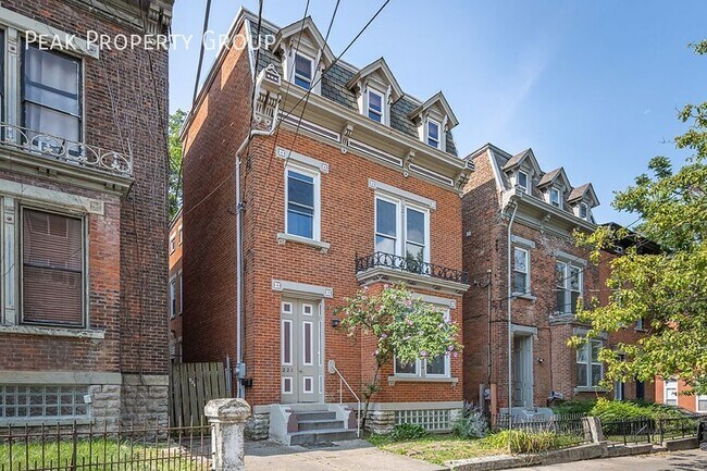 Primary Photo - 221 E University Ave