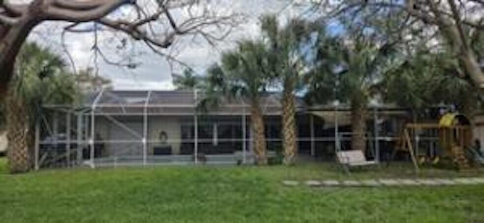 Building Photo - 4705 Holly Dr
