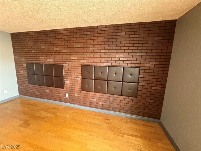 Building Photo - 5457 Escondido St