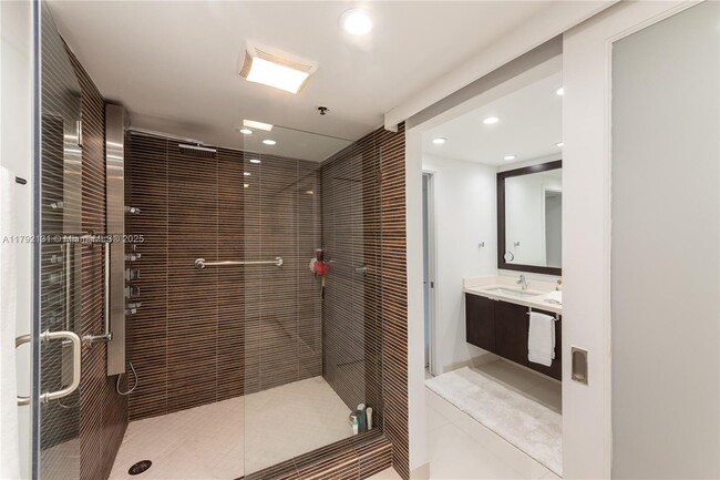 Building Photo - 251 Crandon Blvd