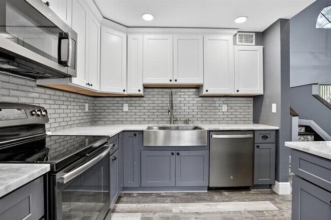 Building Photo - 2242 NW 39th Ave