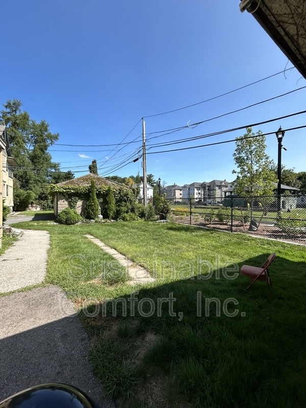 Building Photo - 36 Roxbury St