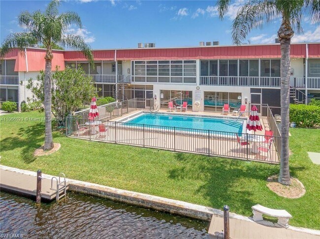 Building Photo - 4912 Vincennes St