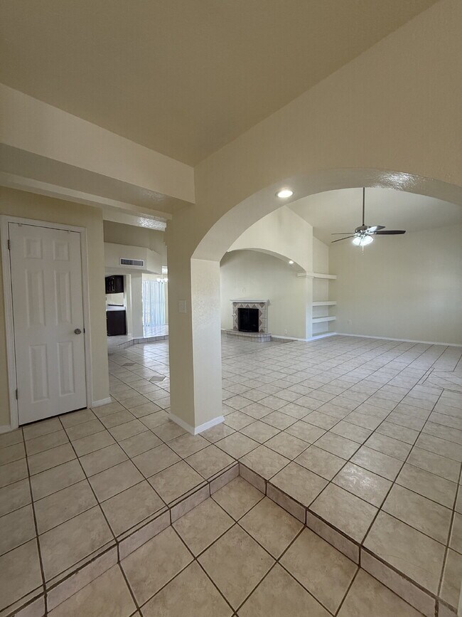 Building Photo - 12000 Ivory Gate Way