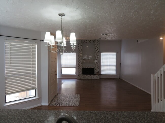 Building Photo - 12824 Westpark Dr