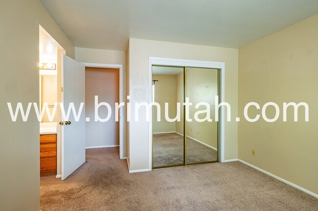 Building Photo - 4836 Highland Cir