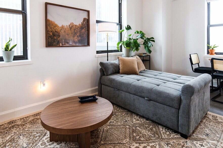 Building Photo - 758 North Broadway-SI ID1379067P