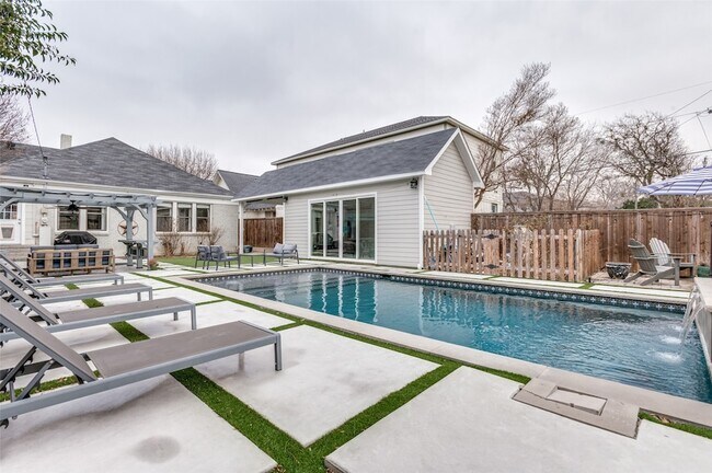 Building Photo - 5146 Goodwin Ave