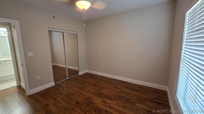 Building Photo - 5090 Fairways Cir