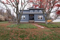 Building Photo - Spacious home with swimming pool to enjoy ...