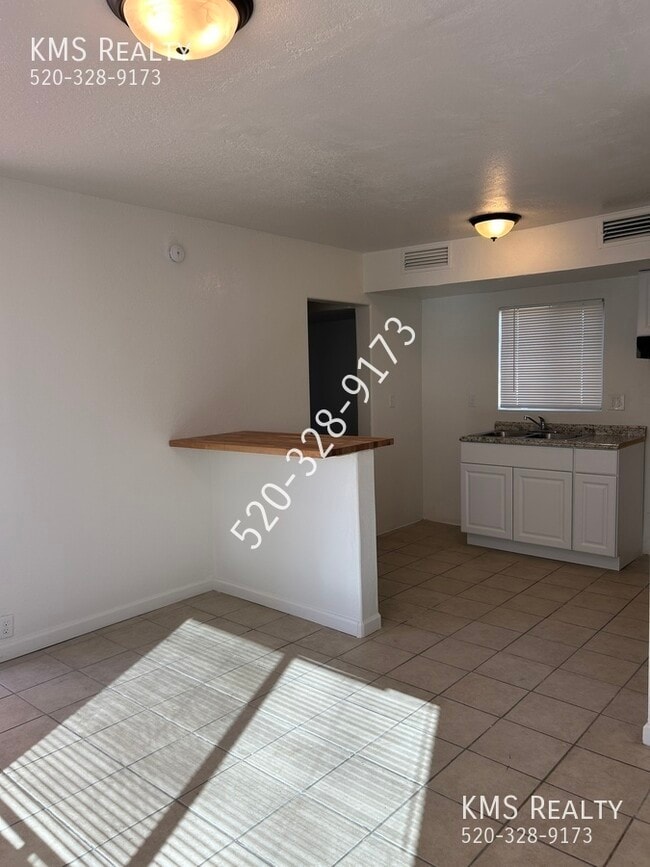 Building Photo - 2 Bed/1 Bath - OWNER/AGENT