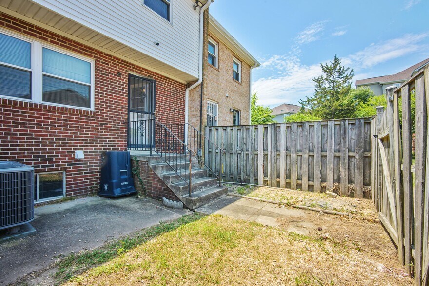 Building Photo - 3019 Sunset Ln