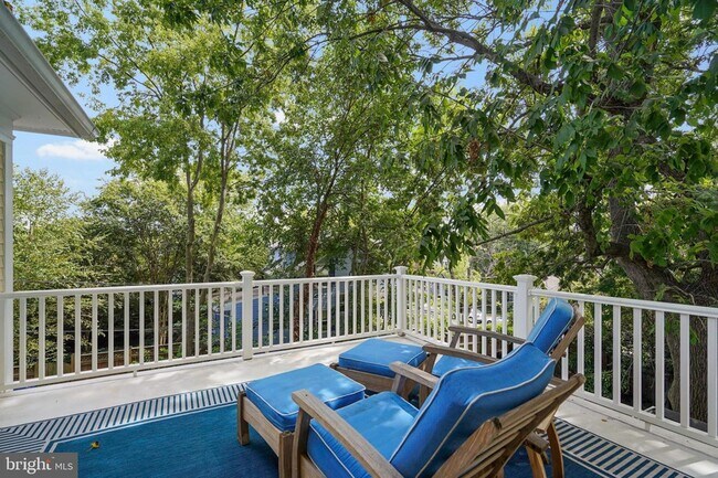 Building Photo - 1503 Russell Rd