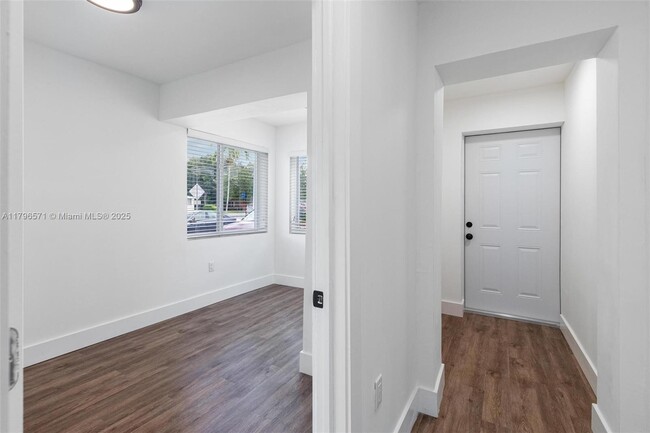 Building Photo - 5931 SW 64th St