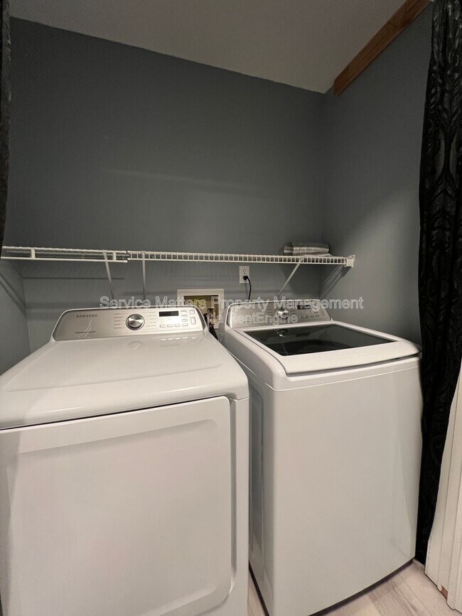 Building Photo - 7777 Needlerush Dr