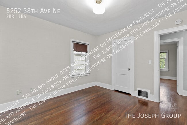 Building Photo - 5252 38th Ave NE
