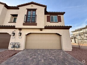 Building Photo - BRAND NEW 3 BED 2.5 BATH 2 CAR GARAGE TOWN...