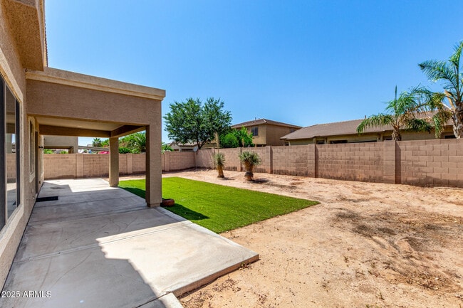 Building Photo - 252 W Blue Lagoon Dr