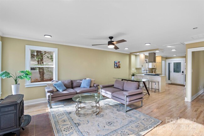 Building Photo - 5 Elmore St