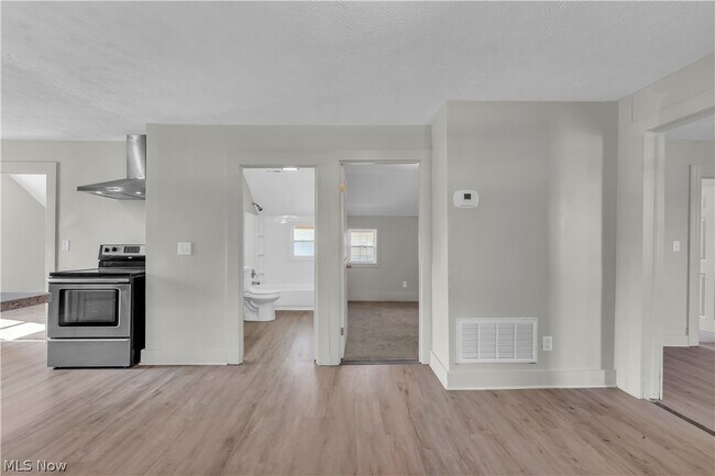 Building Photo - 3187 W 44th St