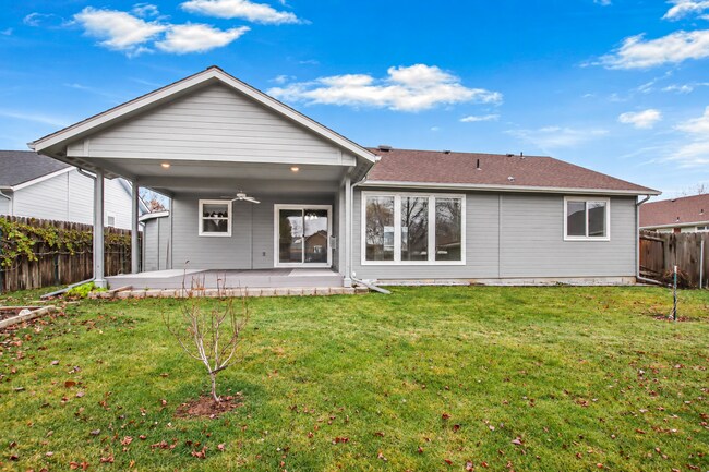 Building Photo - 4289 N Wellspring Ave