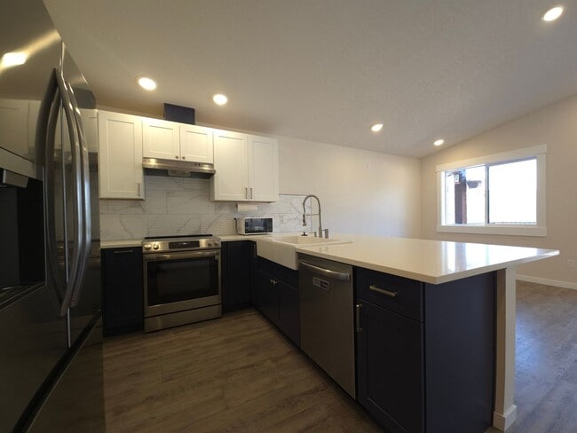 Building Photo - 3835 Pine Creek Rd