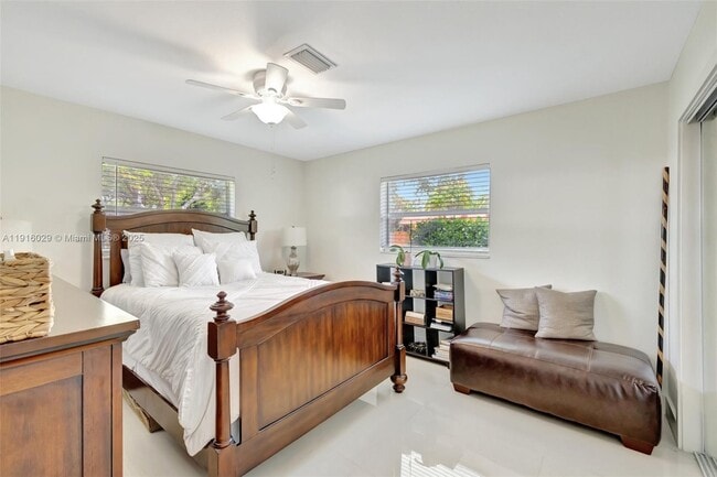 Building Photo - 1504 SW 6th Ave