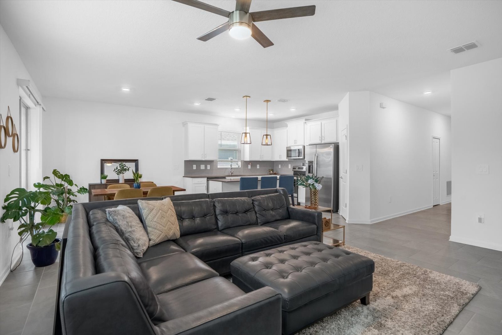 Building Photo - 1820 Church Lake St