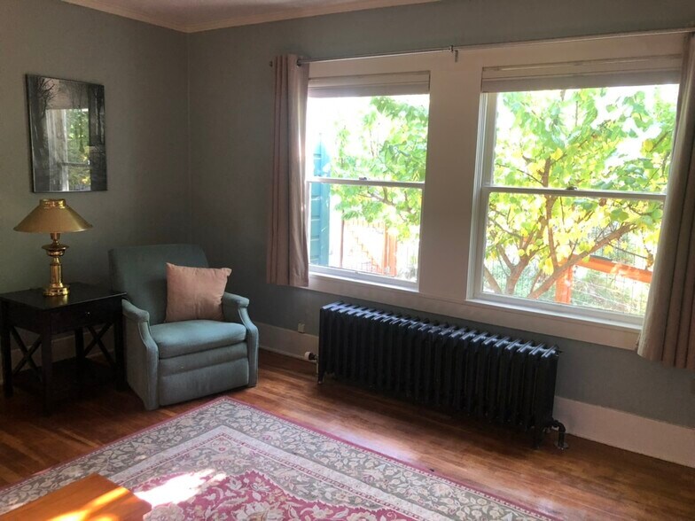 Living room inc. blinds & curtains - 412 John Adams St