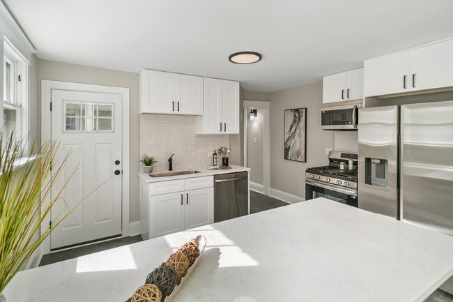 Building Photo - 1525 Burr Oak Rd