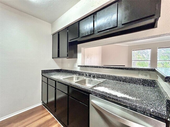 Building Photo - 7111 E Hwy 290