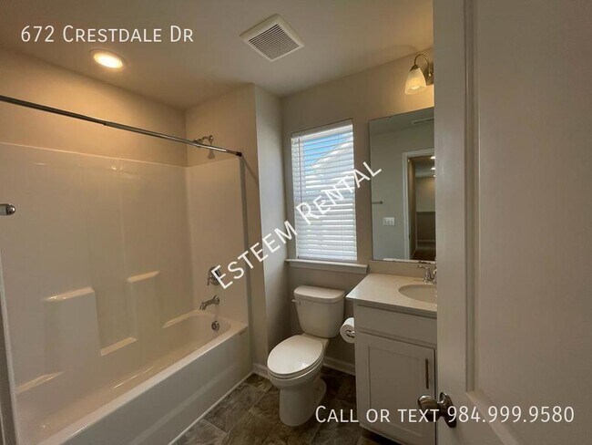 Building Photo - 672 Crestdale Dr