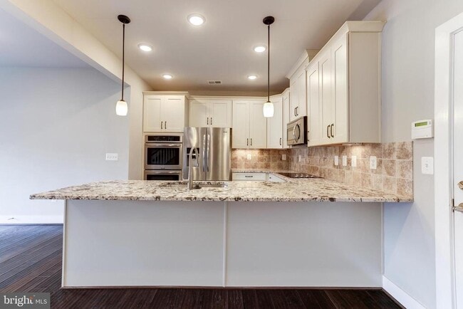 Building Photo - 44752 Tiverton Sq