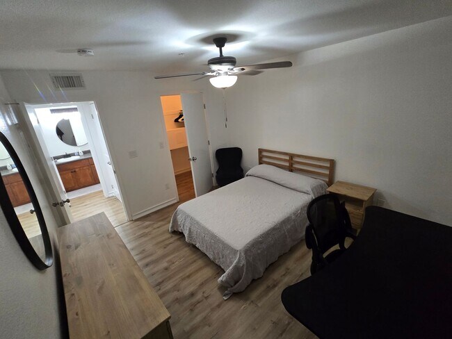 Building Photo - West-Flagstaff Condo in the Arbors - 2 Bed, 2 Bath - Students OK! 1 Sm. Pet OK! Avail. July 10th!!