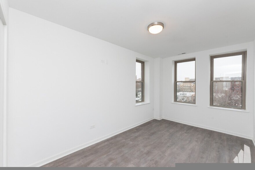 Building Photo - 935 W Winona St