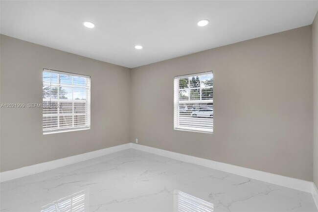 Building Photo - 1660 W 26th St