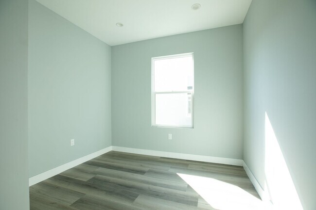 Building Photo - 3BD/ 1 BA - Section 8 Voucher Accepted!!!