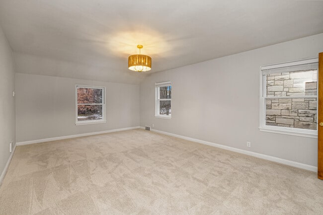 Building Photo - 5873 N Santa Monica Blvd