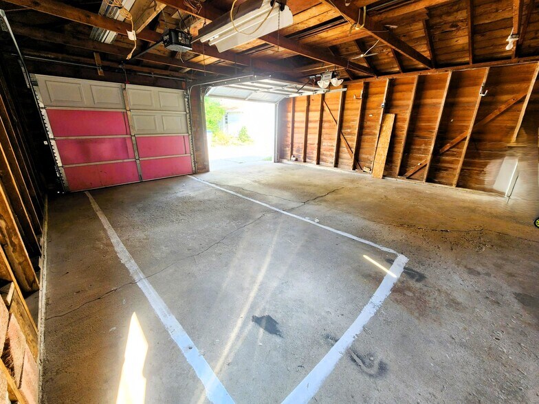 Building Photo - 3155 S 39th St